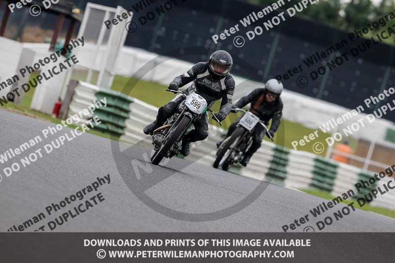 Vintage motorcycle club;eventdigitalimages;mallory park;mallory park trackday photographs;no limits trackdays;peter wileman photography;trackday digital images;trackday photos;vmcc festival 1000 bikes photographs